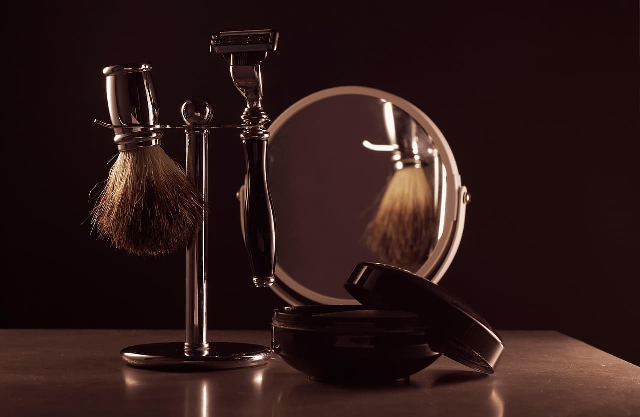 Shaving brush and razor on a stand